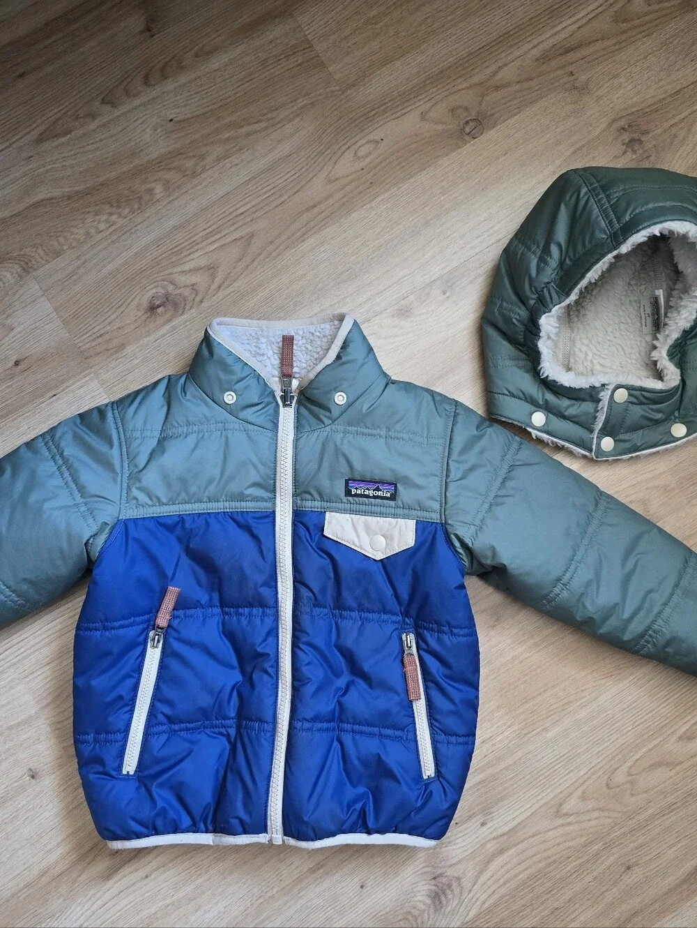 NWOT Patagonia Reversible Hooded Puffer Jacket 3T Blue Green Fleece Toddler